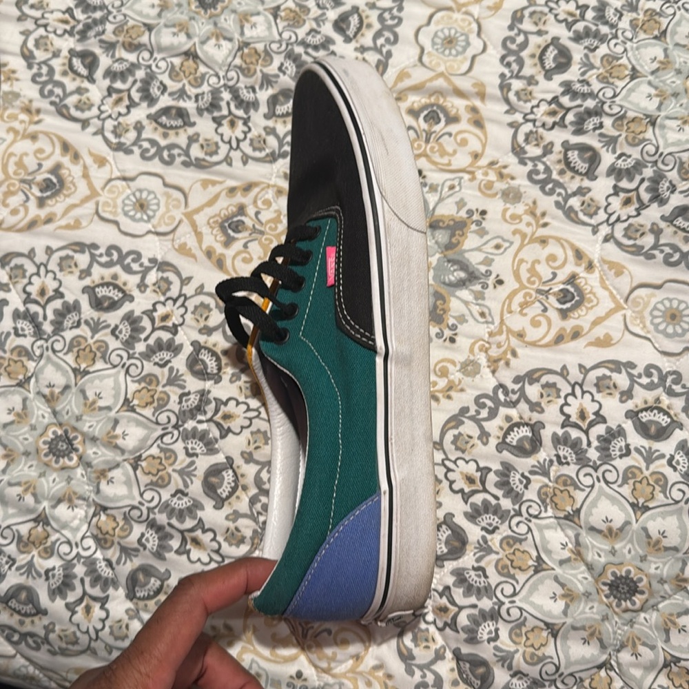 Vans - Picture 2 of 8